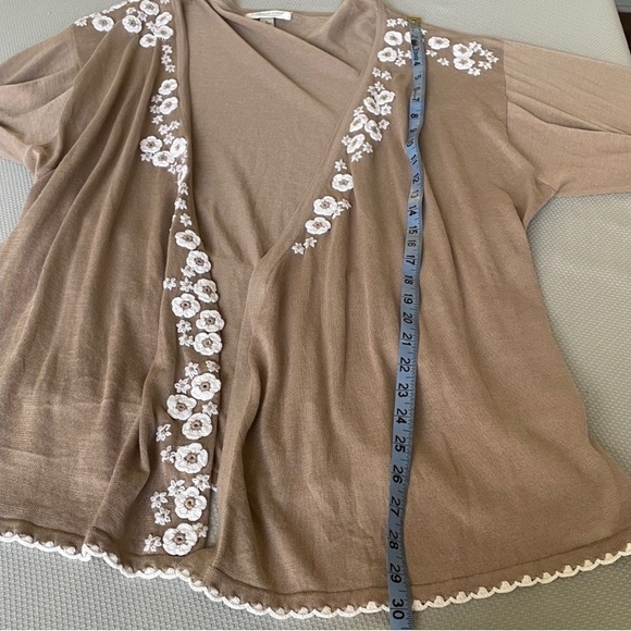 Coldwater Creek Embroidered Open Front Tan Cotton Cardigan Sweater
Size Large - Picture 7 of 9